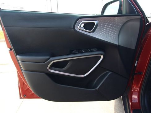 Used 2023 Kia Soul LX FWD image 31
