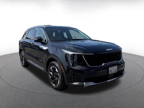 Used 2024 Kia Sorento S FWD image 3