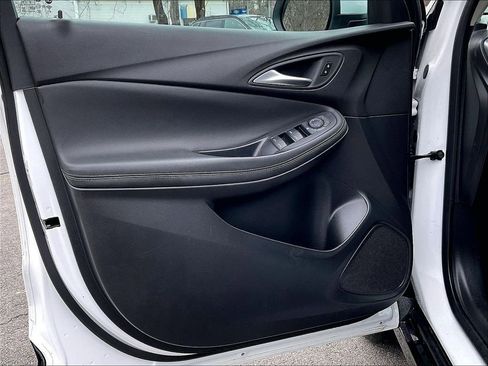 Used 2024 Buick Encore GX Sport Touring image 9