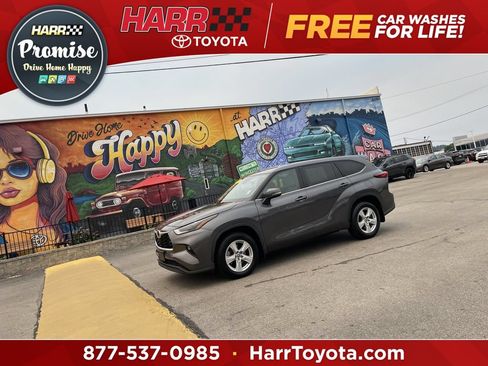 Used 2022 Toyota Highlander LE AWD/4WD image 1