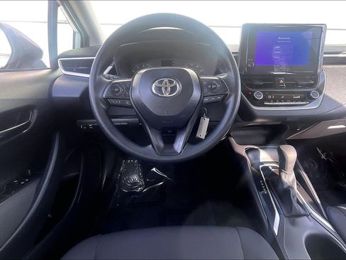 Used 2025 Toyota Corolla LE image 6