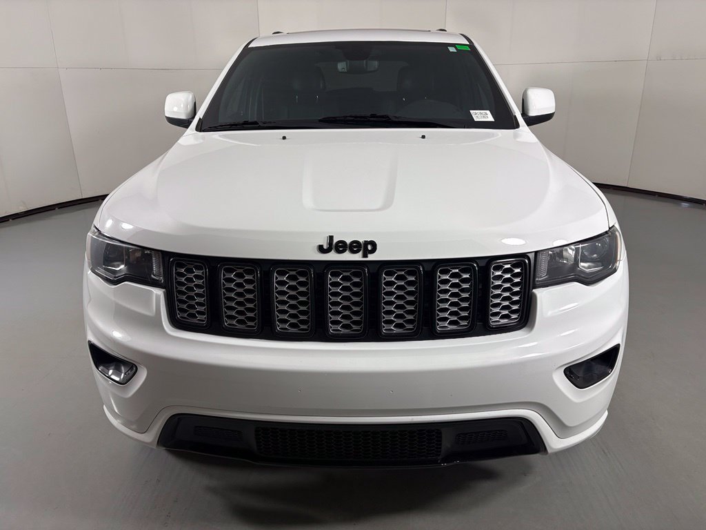 Used 2019 Jeep Grand Cherokee Altitude AWD/4WD image 3