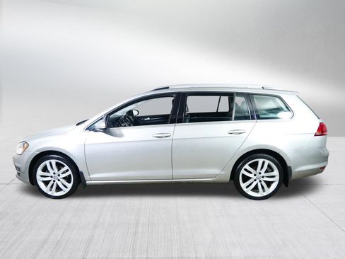 Used 2017 Volkswagen Golf SEL image 4