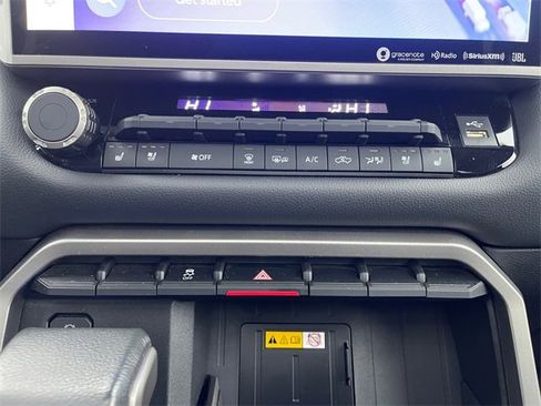 Used 2024 Toyota Tundra Limited image 25