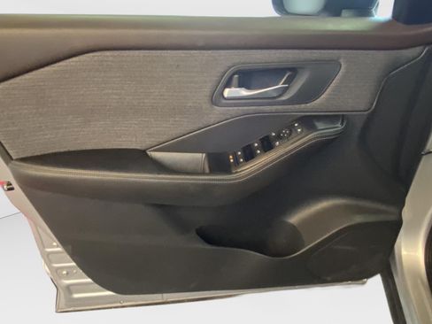 Used 2022 Nissan Rogue SV AWD/4WD image 16
