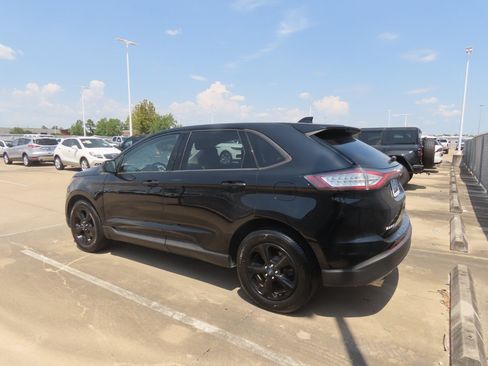 Used 2017 Ford Edge SE FWD image 16