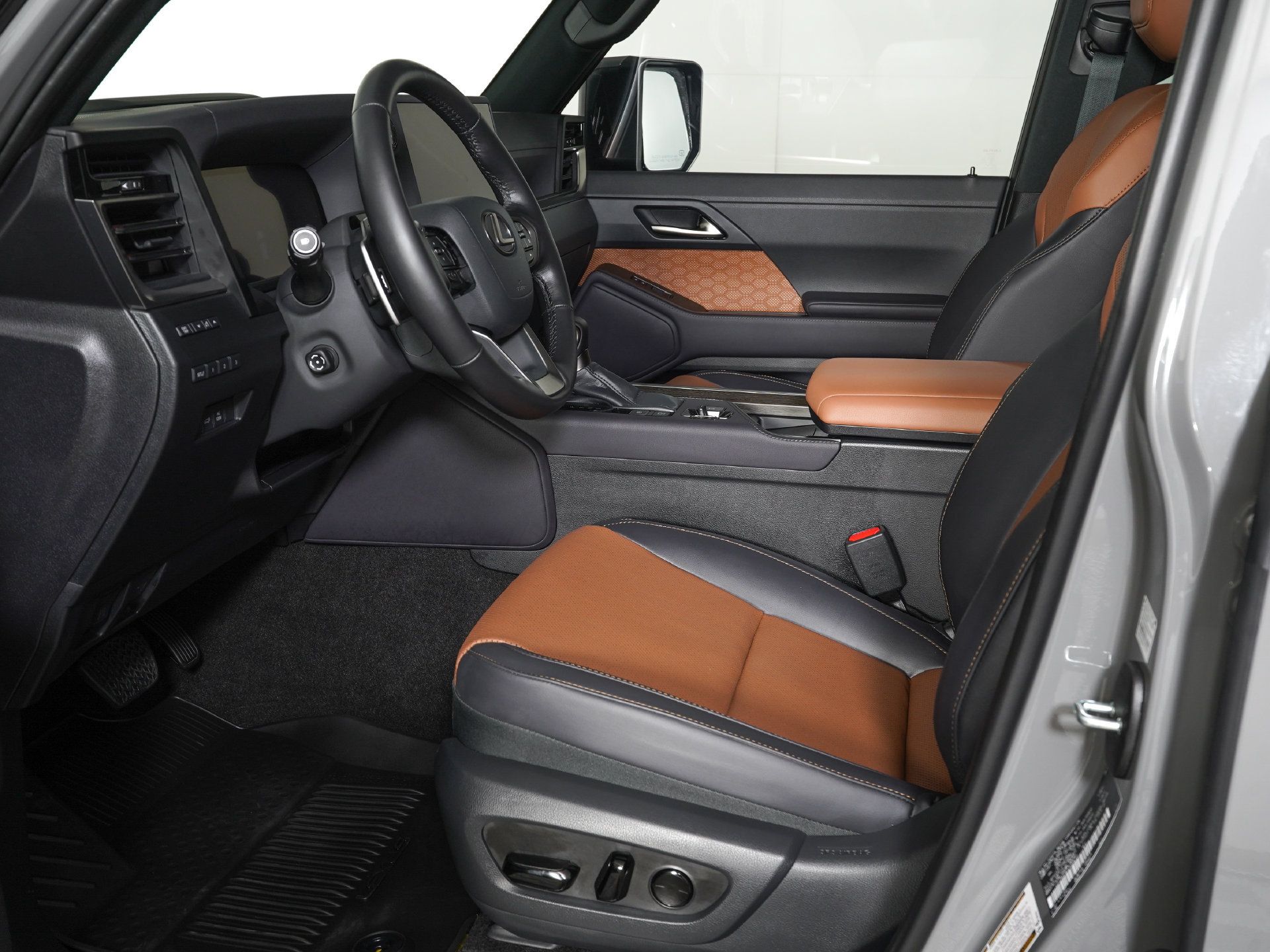 Used 2026 Lexus GX 550 w/ Accessory Package (2T) AWD/4WD image 17