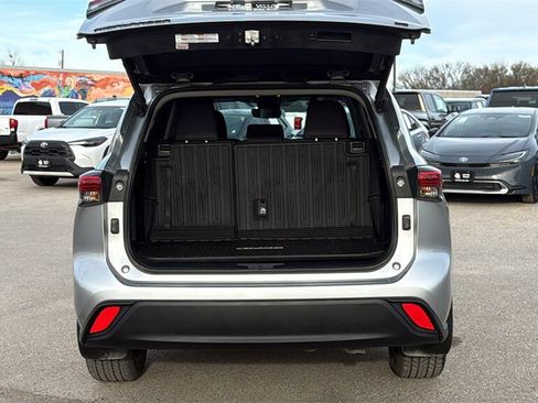 Used 2023 Toyota Highlander LE image 24