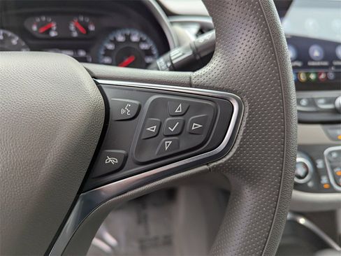 Used 2025 Chevrolet Malibu LT image 16