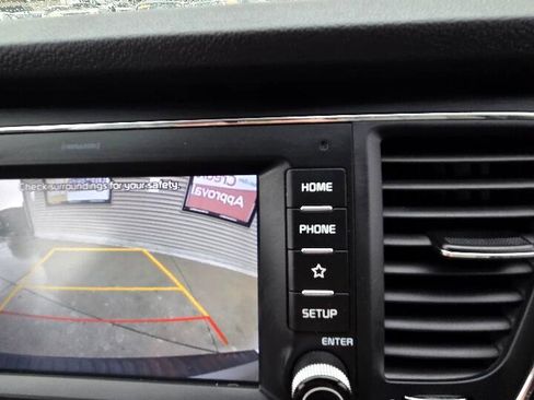 Used 2020 Kia Sedona EX image 25