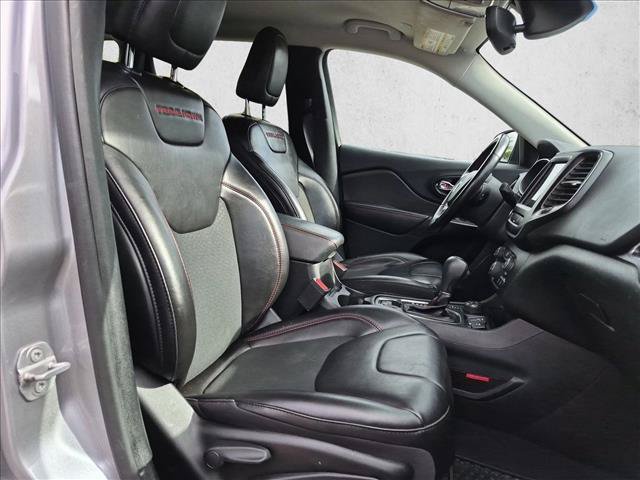 Used 2021 Jeep Cherokee Trailhawk w/ Technology Group AWD/4WD image 26