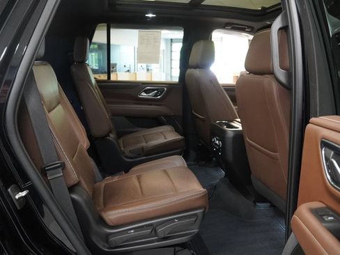 Used 2022 Chevrolet Tahoe High Country w/ Premium Package AWD/4WD image 25