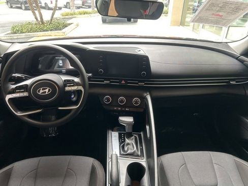 Certified 2025 Hyundai Elantra SE image 16