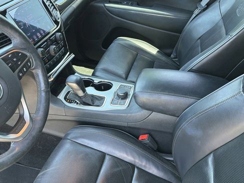 Used 2019 Jeep Grand Cherokee Overland AWD/4WD image 22