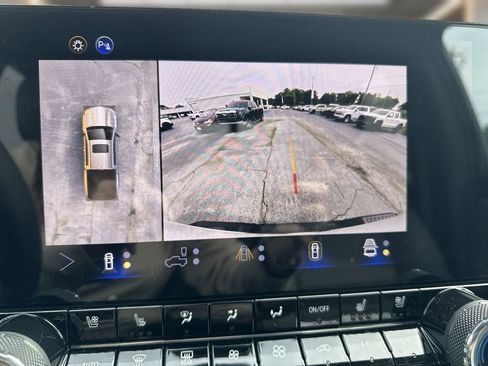 Used 2025 Chevrolet Colorado ZR2 w/ Technology Package AWD/4WD image 21