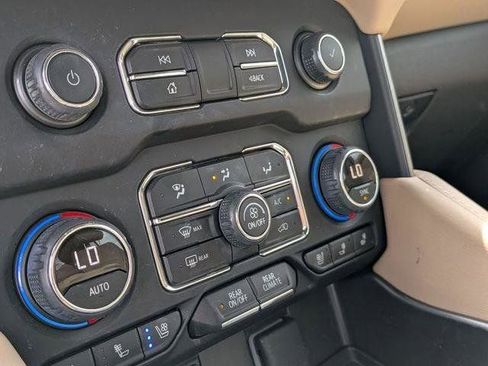 Used 2022 Chevrolet Tahoe Premier AWD/4WD image 20