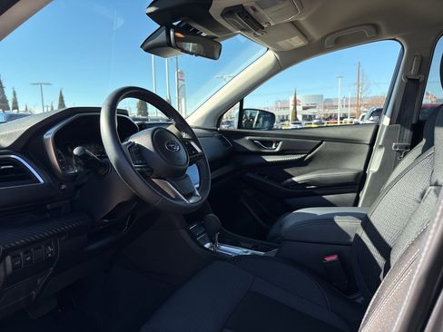 Used 2024 Subaru Ascent Premium w/ Convenience Package image 4