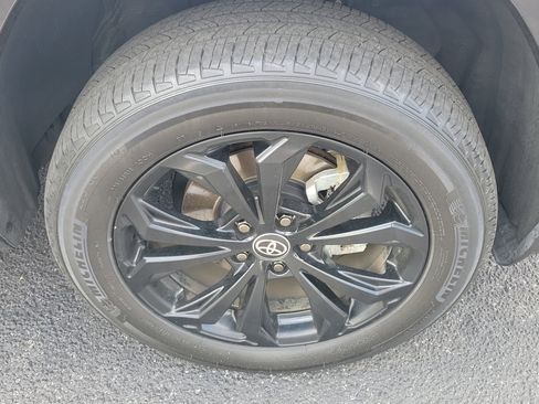 Used 2023 Toyota RAV4 SE w/ Convenience Package image 8