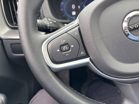 Certified 2025 Volvo XC60 B5 Core image 24