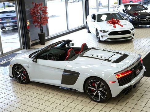 Used 2022 Audi R8 V10 w/ Carbon Exterior Package image 97