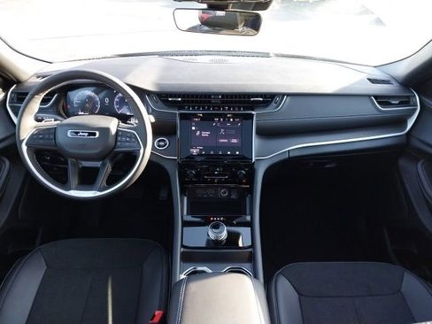 New 2025 Jeep Grand Cherokee Laredo image 6