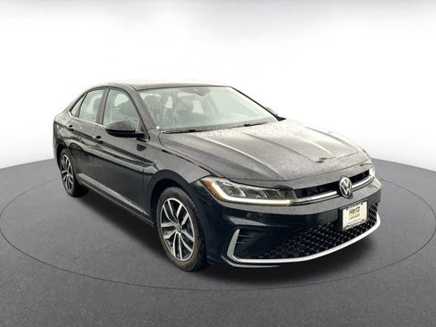 Used 2025 Volkswagen Jetta SE image 1