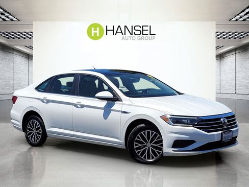 Used 2019 Volkswagen Jetta SEL w/ Cold Weather Package FWD image 1