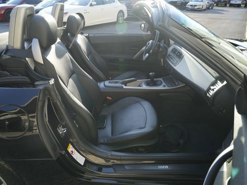 Used 2003 BMW Z4 2.5i image 19