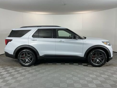 New 2026 Ford Explorer ST-Line w/ ST-Line Street Pack AWD/4WD image 4