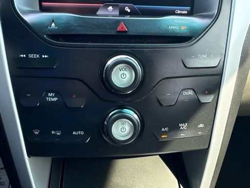 Used 2014 Ford Explorer XLT w/ Equipment Group 202A FWD image 10