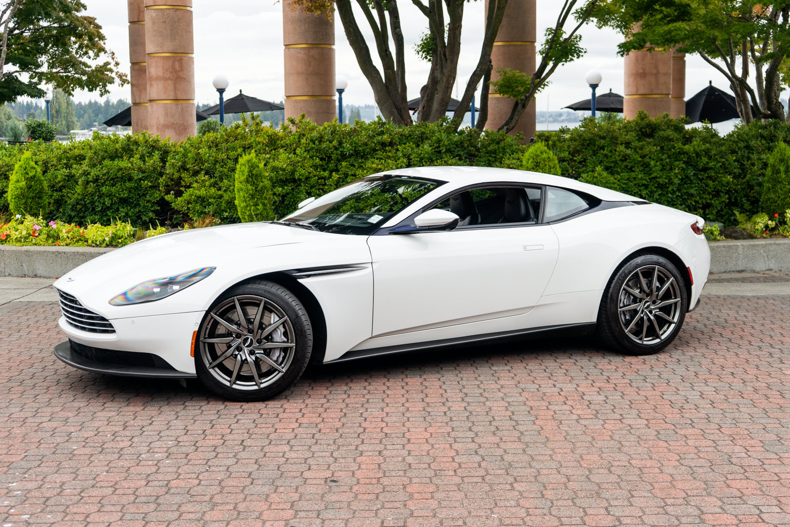 Used 2019 Aston Martin DB11 Coupe RWD image 40