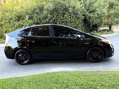 Used 2015 Toyota Prius Two w/ Preferred Accessory Package FWD image 7