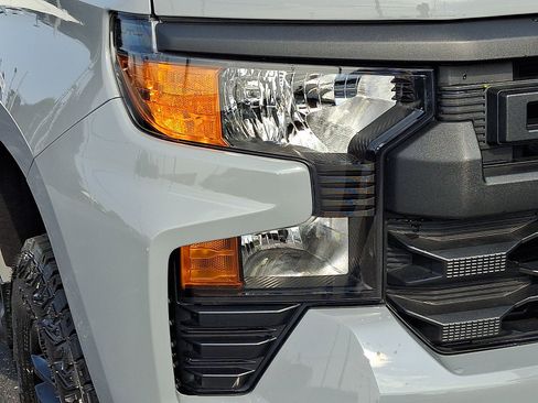 Used 2025 Chevrolet Silverado 1500 Custom Trail Boss AWD/4WD image 9