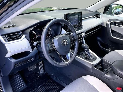Certified 2021 Toyota RAV4 XLE w/ Convenience Package AWD/4WD image 17