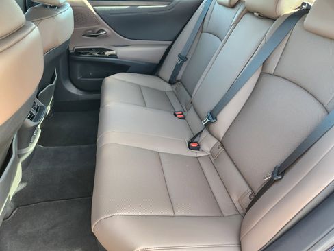 Used 2025 Lexus ES 300h w/ Premium Package image 37