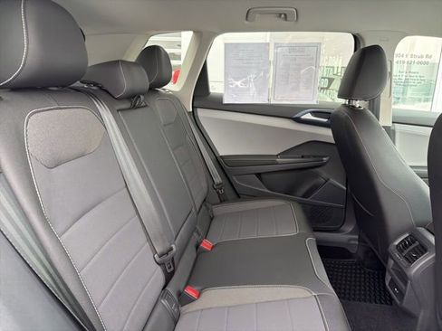 Used 2024 Volkswagen Taos SE image 32