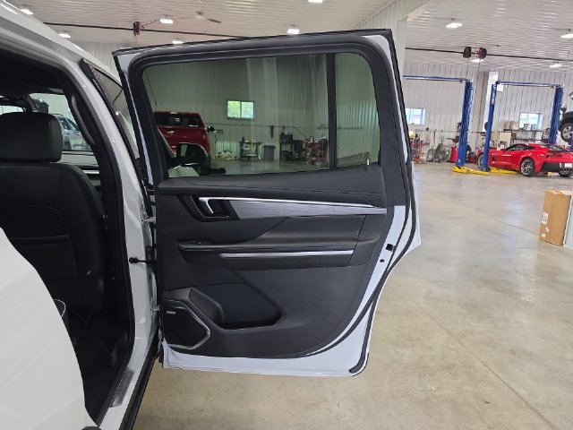Used 2026 Buick Enclave Preferred AWD/4WD image 31