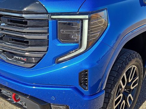 Used 2022 GMC Sierra 1500 AT4 w/ AT4 Premium Package image 9