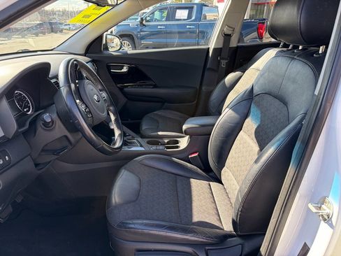 Used 2019 Kia Niro EX image 4