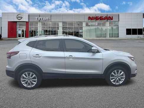 Used 2020 Nissan Rogue Sport SV FWD image 8