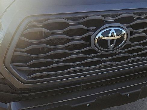 Used 2023 Toyota Tacoma TRD Off-Road image 3