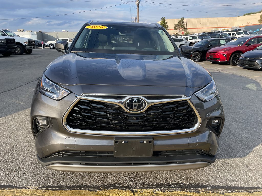 Used 2024 Toyota Highlander Platinum AWD/4WD image 5