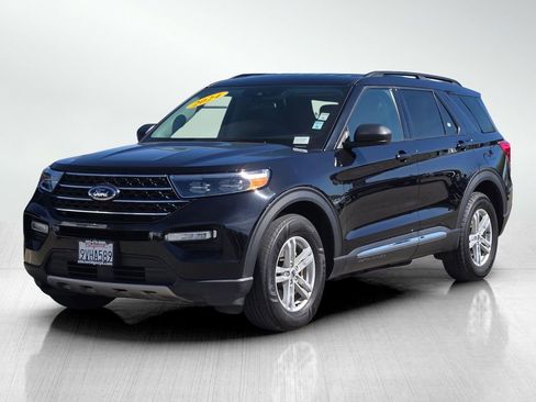 Used 2024 Ford Explorer XLT w/ Equipment Group 202A image 8