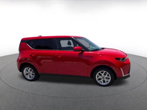 Used 2025 Kia Soul LX w/ LX Technology Package FWD image 2