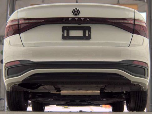 Used 2025 Volkswagen Jetta Sport FWD image 5
