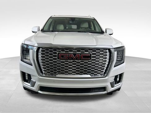 Used 2021 GMC Yukon Denali w/ Denali Premium Package image 9