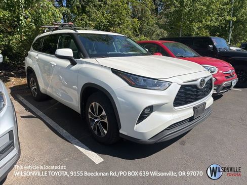 Used 2020 Toyota Highlander XLE AWD/4WD image 1