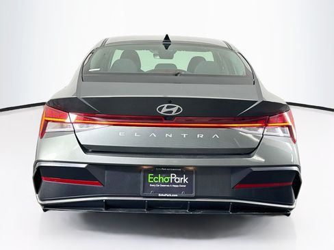 Used 2025 Hyundai Elantra SEL FWD image 7