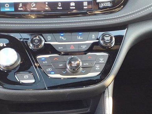 New 2026 Chrysler Pacifica Limited w/ S Appearance Package FWD image 9