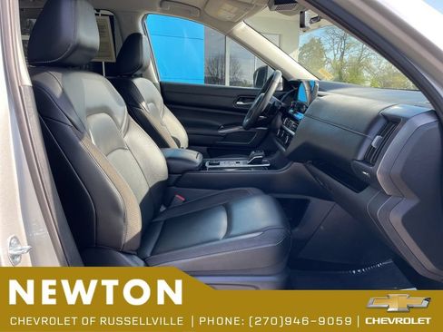 Used 2025 Nissan Pathfinder SL AWD/4WD image 26
